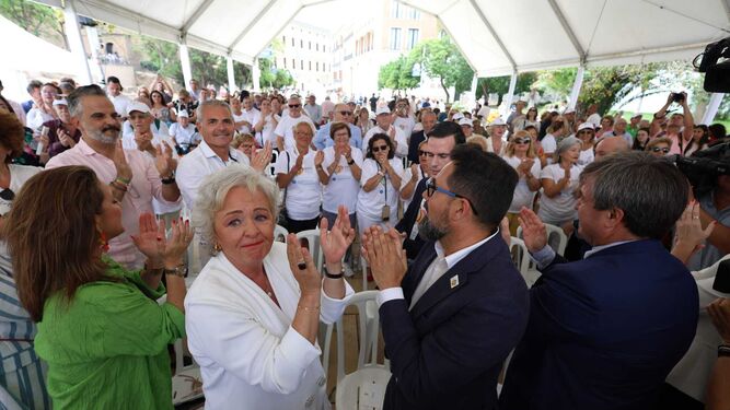 Los concejales del Ayuntamiento de Málaga y los asistentes al evento de Alcazabilla, tras conocer los resultados de la Expo2027.