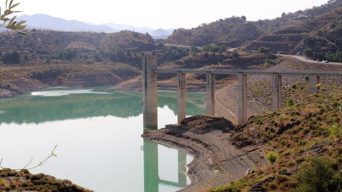 La presa  de La Viñuela al 15,9% de su capacidad total.