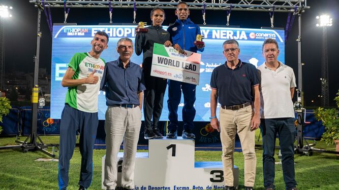 Berihu Aregawi y Gudaf Tsegay en el podium de los ganadores de los 'Ethiopian Trails'
