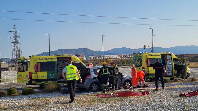 Las fotos del accidente entre el Metro de Málaga y un coche en El Cónsul