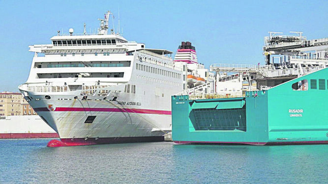 Los ferris ‘Ciudad Autónoma Melilla’ y ‘Rusadir’ serán los encargados de las navegaciones en la OPE malagueña.