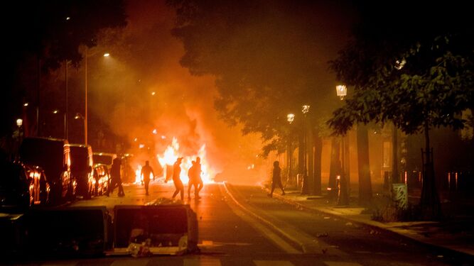 Disturbios la madrugada de este viernes en Nanterre.