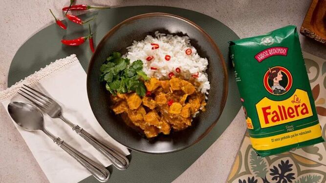 Esta receta de arroz con pollo al curry tienes que prepararla en casa