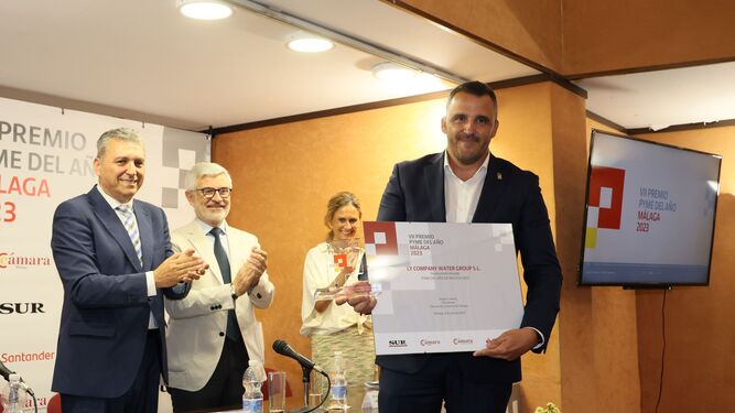 Francisco Rodríguez, CEO de Ly Company, recibiendo el Premio Pyme del Año Málaga 2023