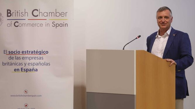 Ralph Smith, presidente de la Cámara de Comercio Británica en España, durante la presentación del barómetro.