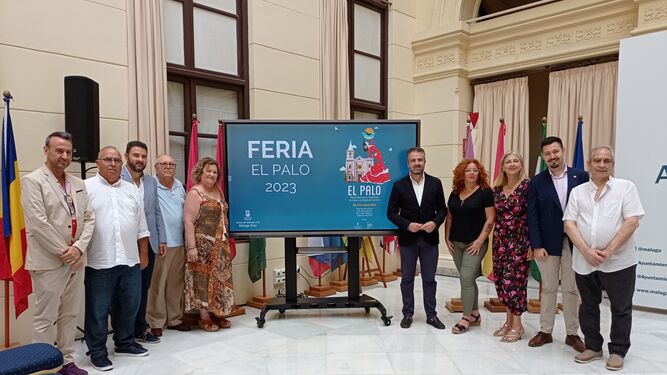 Carlos Conde y colaboradores junto al carte del la Feria El Palo 2023
