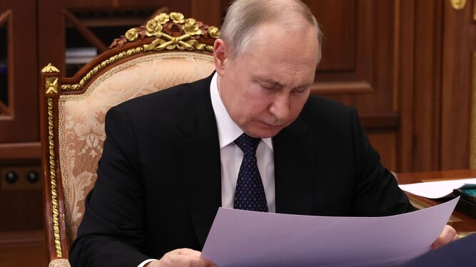 Rusia niega que la decisión se deba al ataque al puente de Crimea.