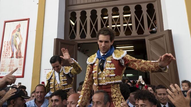 Juan Ortega y Ginés Marín salen por la puerta grande la plaza de Santander.