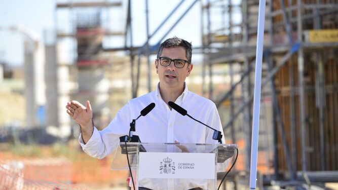 Javier Bolaños, ministro de Presidencia, durante su visita a las obras del AVE Murcia-Almería en el tramo Pulpí-Vera