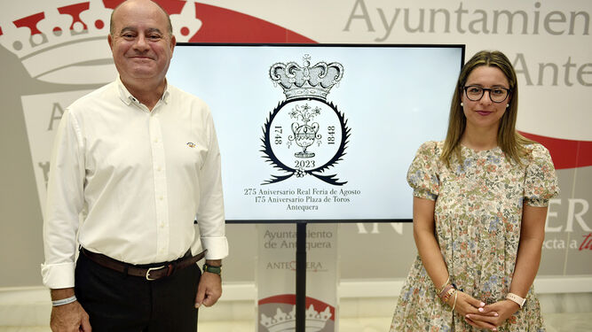 El alcalde de Antequera y la delegada de fiestas Mayores y Tradiciones en la presentación de la programación