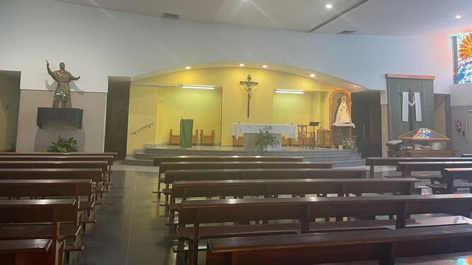 Interior de la iglesia de la Esperanza del barrio de Mangas Verdes.
