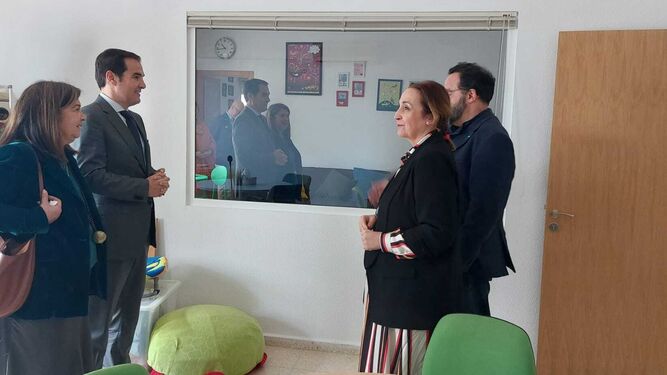 El consejero José Antonio Nieto de visita en las instalaciones de Huelva.