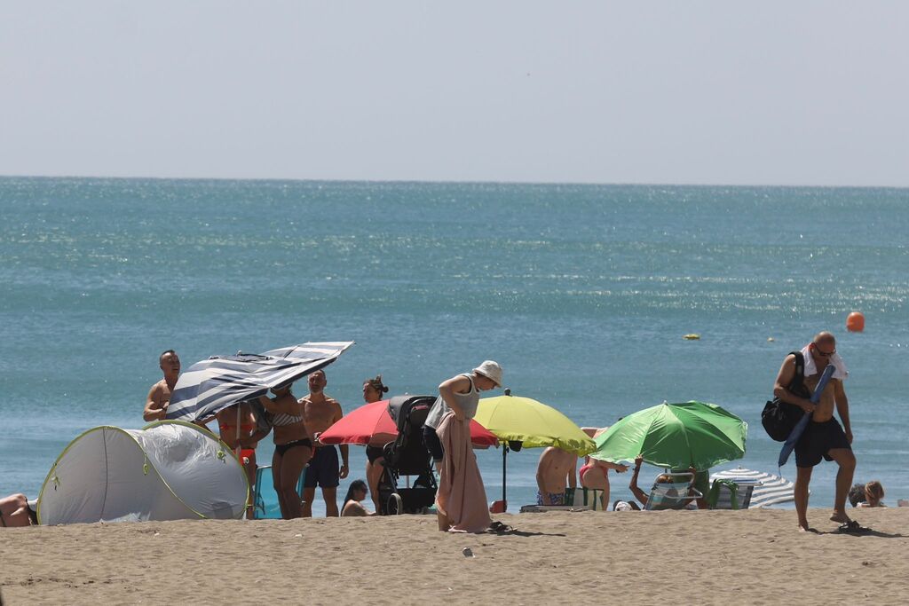 Las fotos del d&iacute;a de fuertes vientos en las playas de M&aacute;laga