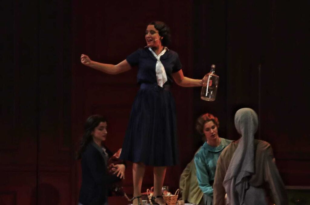 El musical 'El tiempo entre costuras', en el Teatro Cervantes hasta 10 de septiembre, en im&aacute;genes