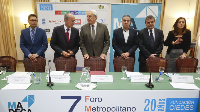 Último Foro Metropolitano de Alcaldes en 2015 presidido por De la Torre, Hernández Mollar  (entonces subdelegado del Gobierno) y Elías Bendodo (presidente de la Diputación).