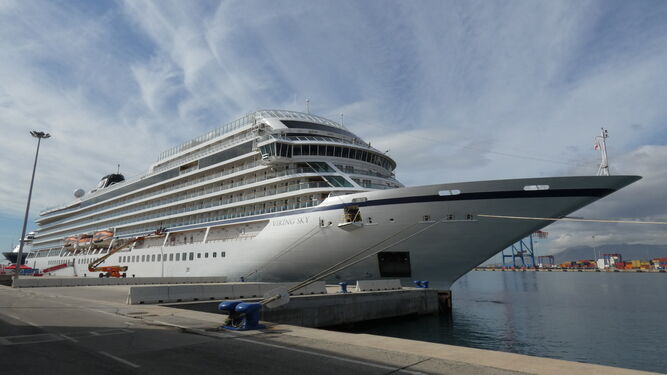 La compañía Viking Cruises estará presente en tres ocasiones el puerto de Málaga en septiembre.