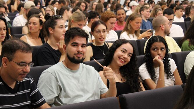 Los estudiantes de movilidad internacional recibidos hoy en la Universidad de Sevilla.