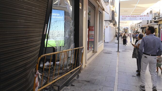 Una tienda afectada en Ronda por un alunizaje
