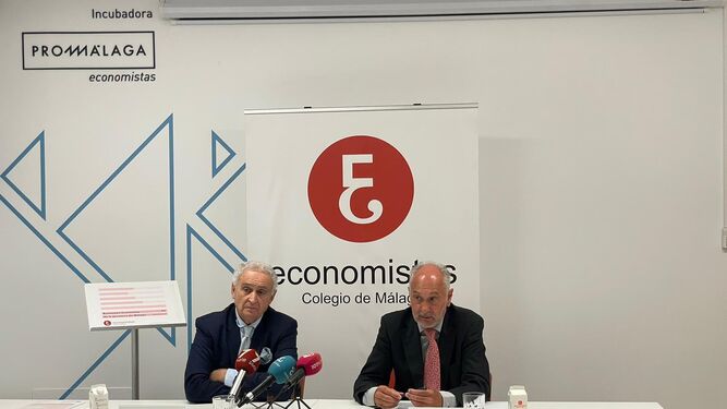 Antonio Pedraza y Manuel Méndez, vicedecano y decano del Colegio de Economistas de Málaga.