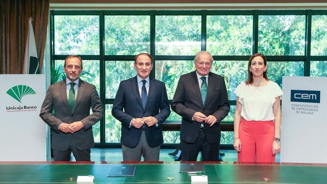 Unicaja Banco firma el acuerdo con la CEM