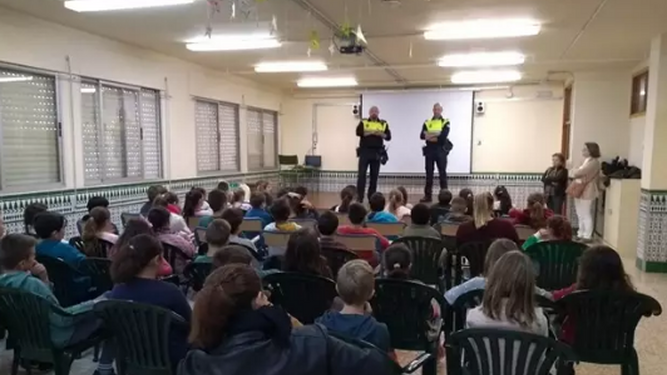 Policías locales de Málaga, en unas charlas
