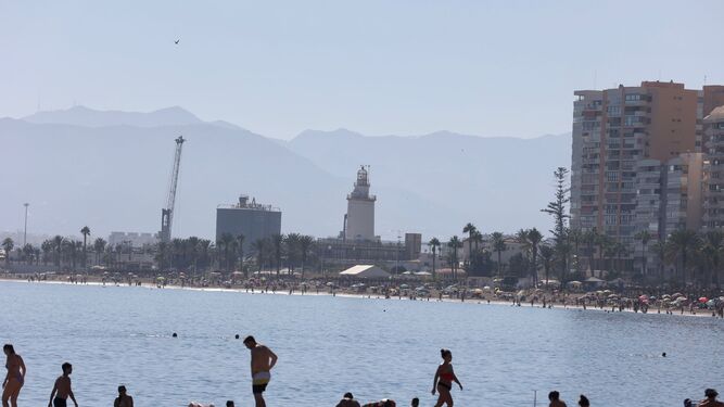 Las playas de Málaga se llenaron este pasado fin de semana