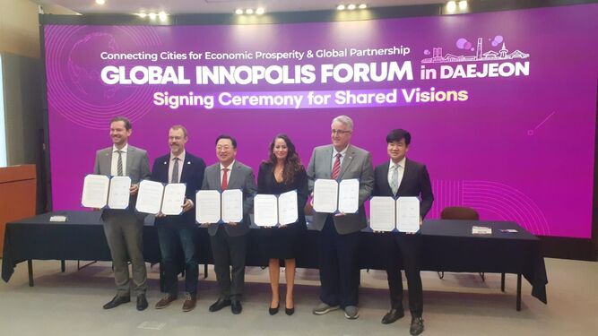 Representantes de varias ciudades en I Foro Global 'Innopolis' en la ciudad surcoreana de Daejeon