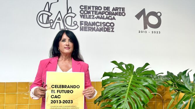 La concejala de Cultura, Alicia Ramírez en el CAC de Vélez-Málaga