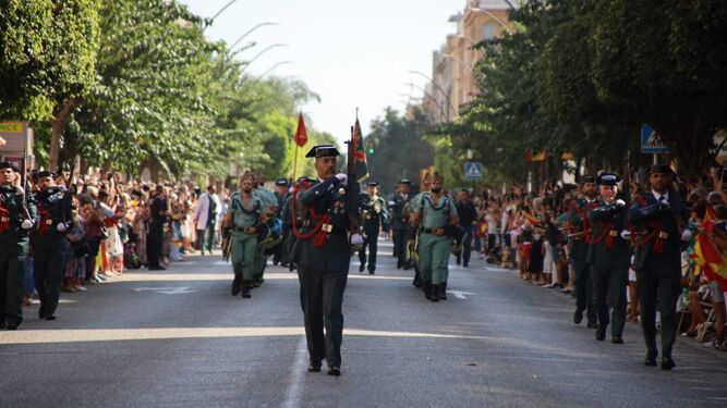 La Guardia Civil desfila en Rincón de la Victoria por su día.
