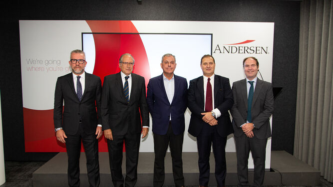 José Vicente Morote, Juan Iturri, José Luis Sanz, Íñigo Rodríguez-Sastre y Tomás Rivero durante la inauguración de  la nueva oficina de Andersen en Sevilla.