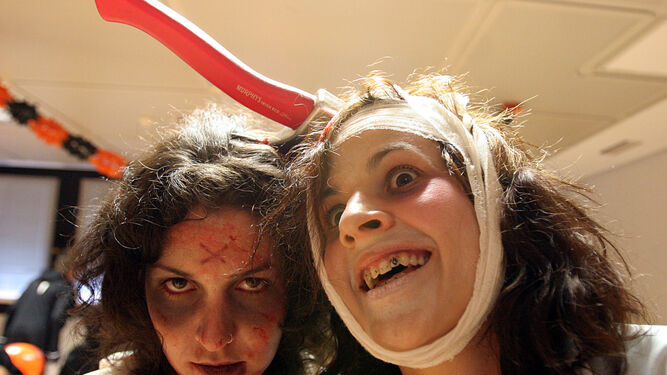 Dos jóvenes disfrazadas en la Noche de Hallowen en una imagen de archivo.