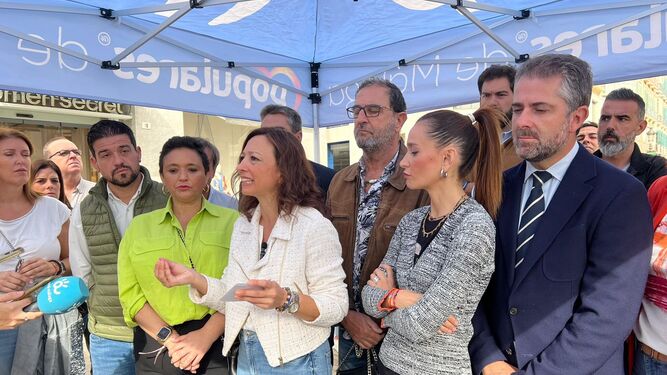 La presidenta del PP de Málaga, Patricia Navarro, en el centro en una intervención reciente