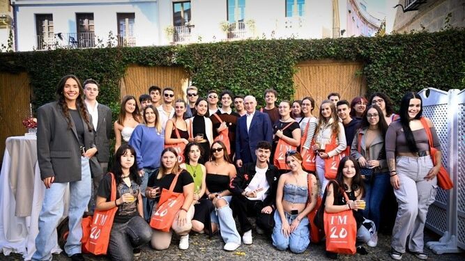Los jóvenes que cumplen 20 años en el Museo Picasso de Málaga.