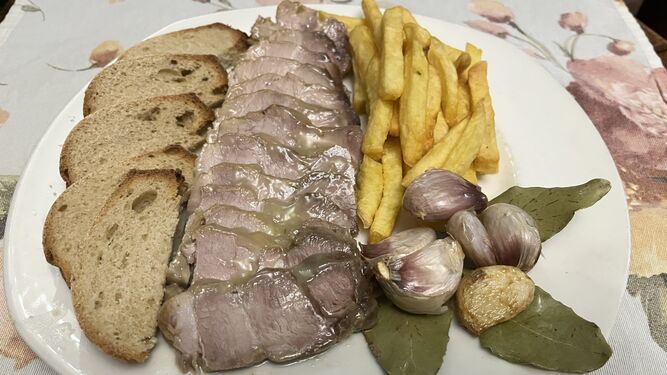 El mejor lomo en manteca de Málaga se prepara en el Restaurante Balcón de los Montes.