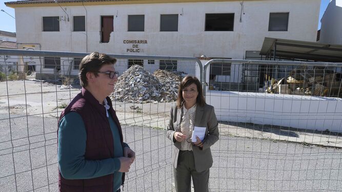 Jorge Fernández y María de la Paz Fernández en la Comisaría de Ronda.