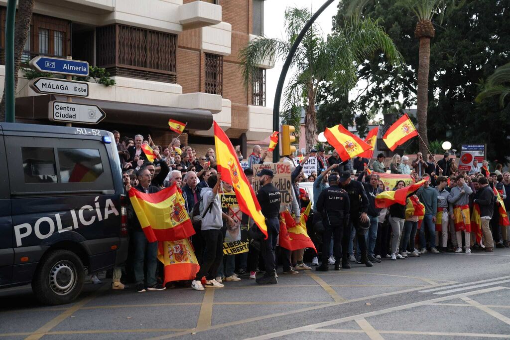 Las fotos de la protesta en M&aacute;laga contra Pedro S&aacute;nchez y la amnist&iacute;a