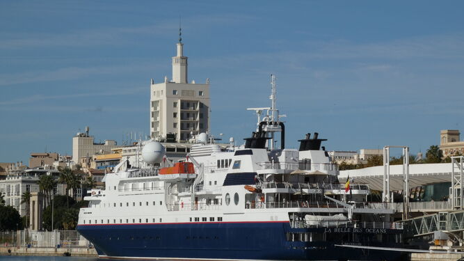 Uno de los dos buques de crucero que este pasado fin de semana ha hecho noche en el puerto de Málaga.