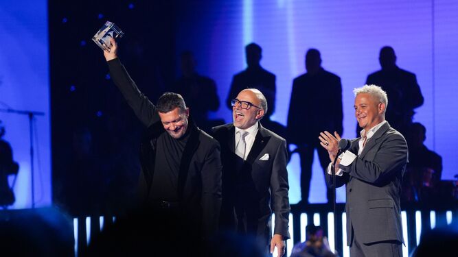 Antonio Banderas, recoge el Premio de la Presidencia 2023 en los Grammy Latino celebrados en Sevilla.