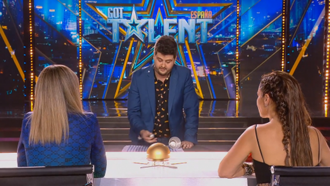 Antonio Serrano ante Edurne y Paula Echevarría en 'Got Talent'