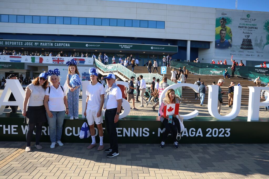 Gran ambiente en el estreno de la Copa Davis en M&aacute;laga