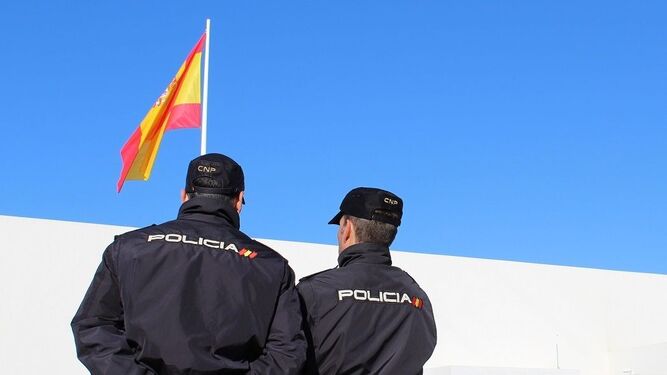 Dos policías nacionales de la Comisaría de Vélez-Málaga