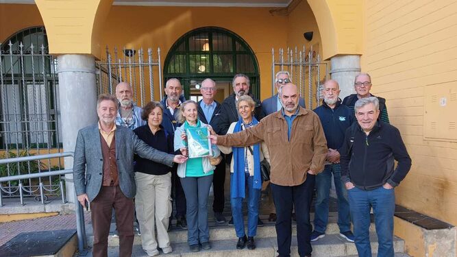 Mesa por Tablada entrega más de 30.000 firmas por una dehesa "verde y pública" al Ayuntamiento