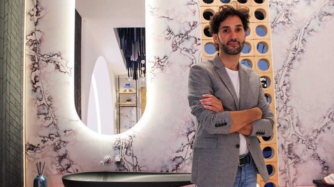 El interiorista Diego Guillén ha vuelto a brillar con luz propia en la feria Marbella Design & Art.
