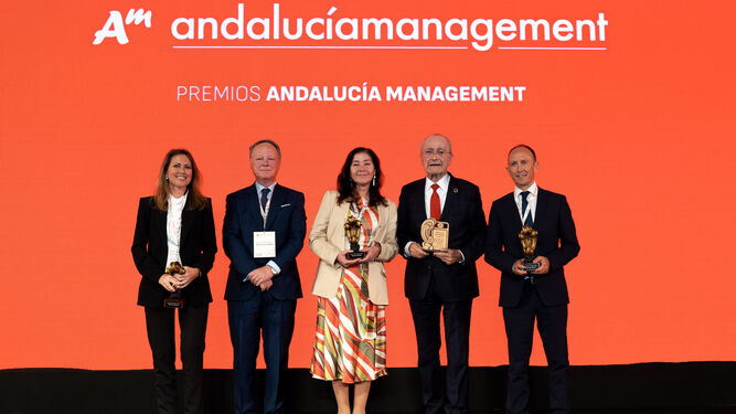 Foto de familia de los galardonados con los Premios Andalucía Management.