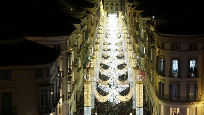 Vista de la calle Larios de Málaga con el alumbrado navideño.