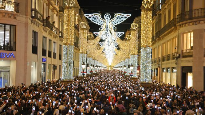La calle Larios abarrotada para ver el estreno del alumbrado de Navidad en Málaga.