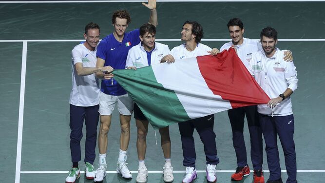 Italia celebra el título.