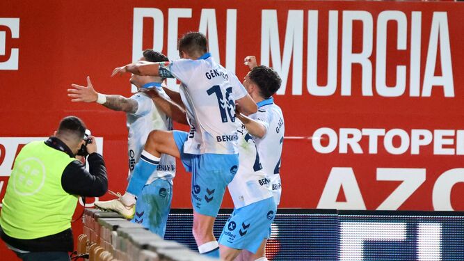 Celebración del 1-4 en el Real Murcia - Málaga CF