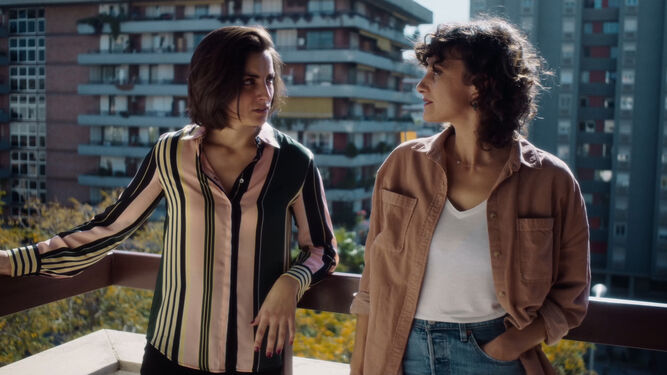 Las actrices Silvia Acosta y Adela Castaño durante el largometraje 'Fueron los días'.