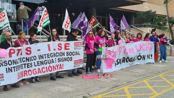 Concentración de PTIS e ILSE en Málaga, este martes.
